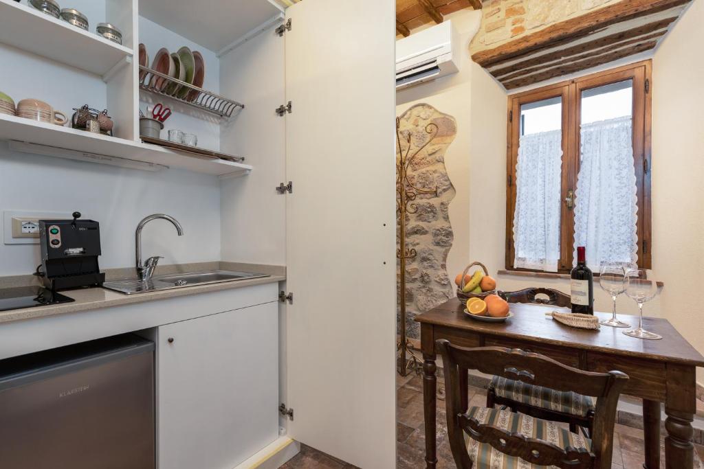 Kuchyň nebo kuchyňský kout v ubytování Sognare nel Castello