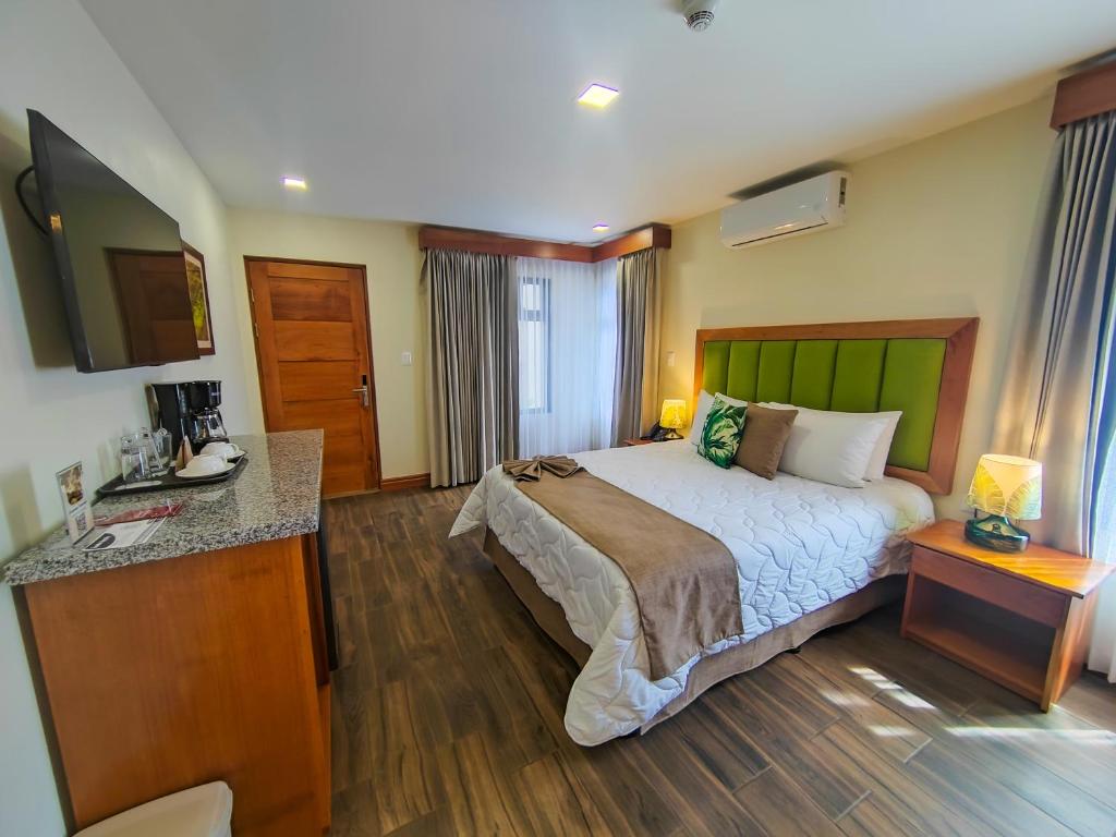 Postel nebo postele na pokoji v ubytování Sibu Boutique Hotel