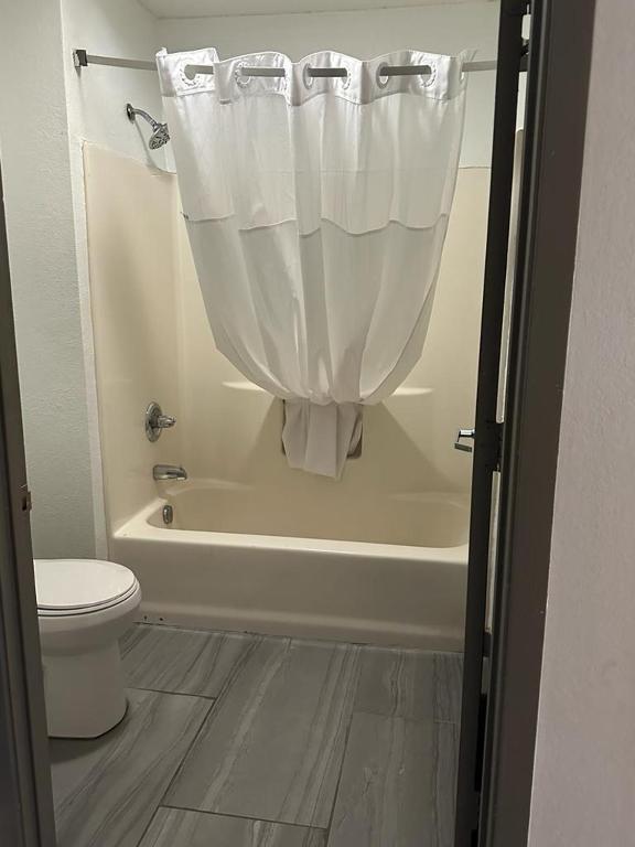 Quality Inn & Suites Decatur Priceville I-65 - Zimmer Mit Queensize-Bett, Raucher
