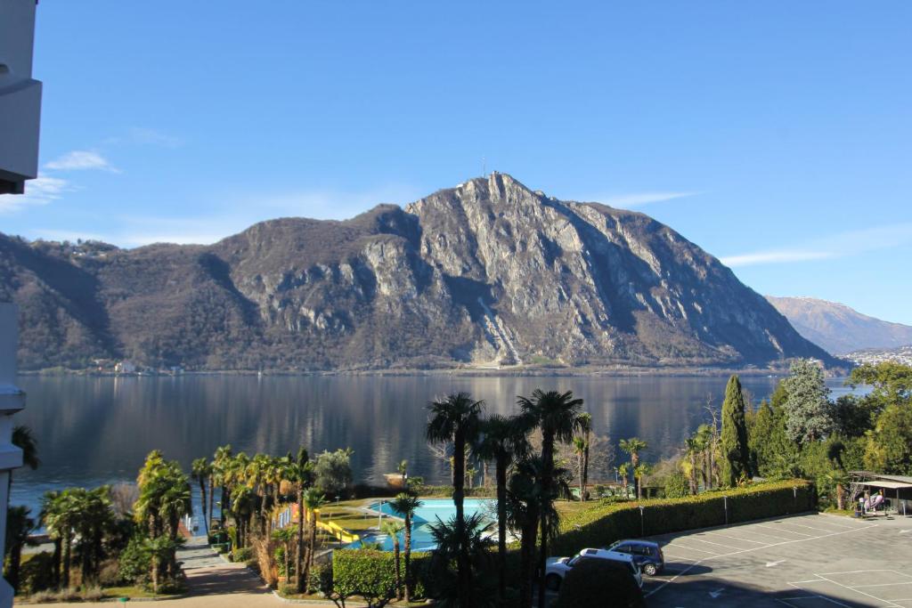 - Vistas a la montaña y al lago en Ferien am Luganer See mit See Sicht, en Bissone