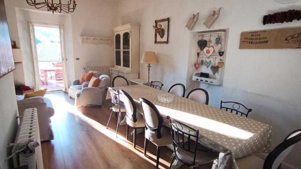 Fotografie z fotogalerie ubytování Antico Chalet Momosa Maxi v destinaci Ovindoli