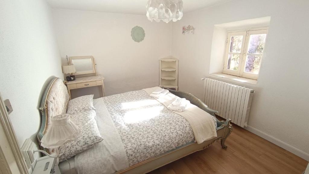 Postel nebo postele na pokoji v ubytování Antico Chalet Momosa Maxi