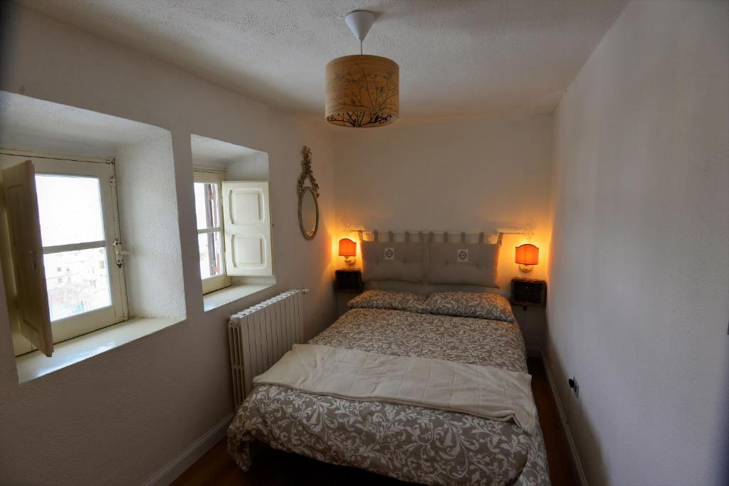 Postel nebo postele na pokoji v ubytování Antico Chalet Momosa Maxi