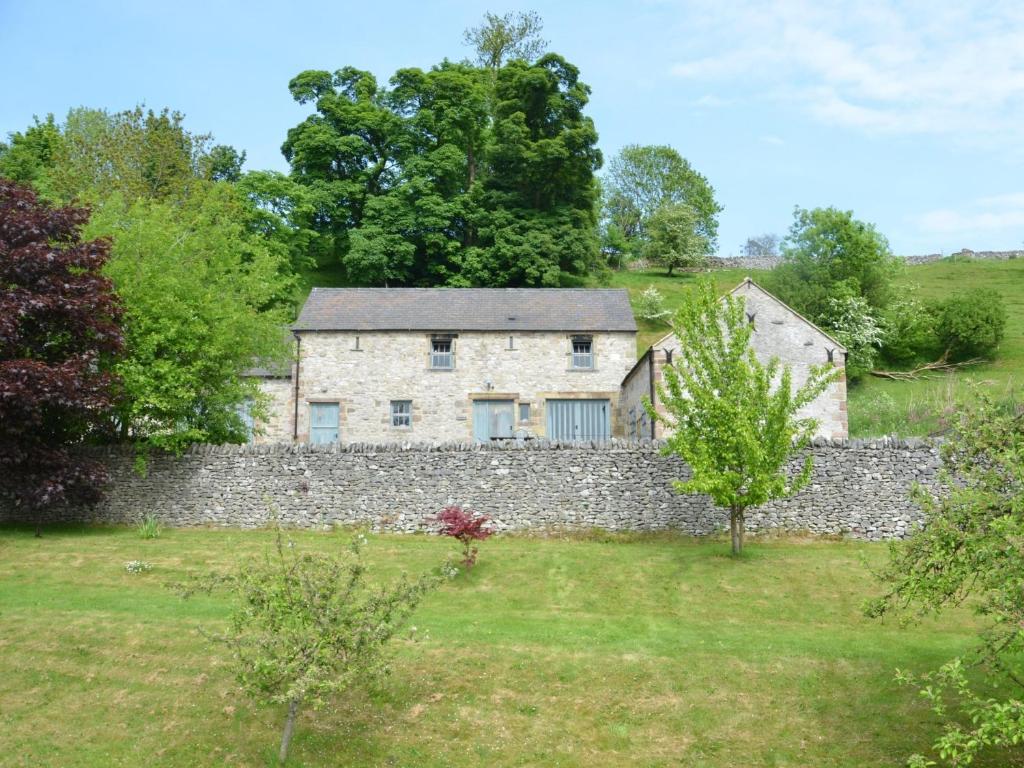 an old stone house behind a stone wall at 3 bed in Pilsbury PK663 in Sheen