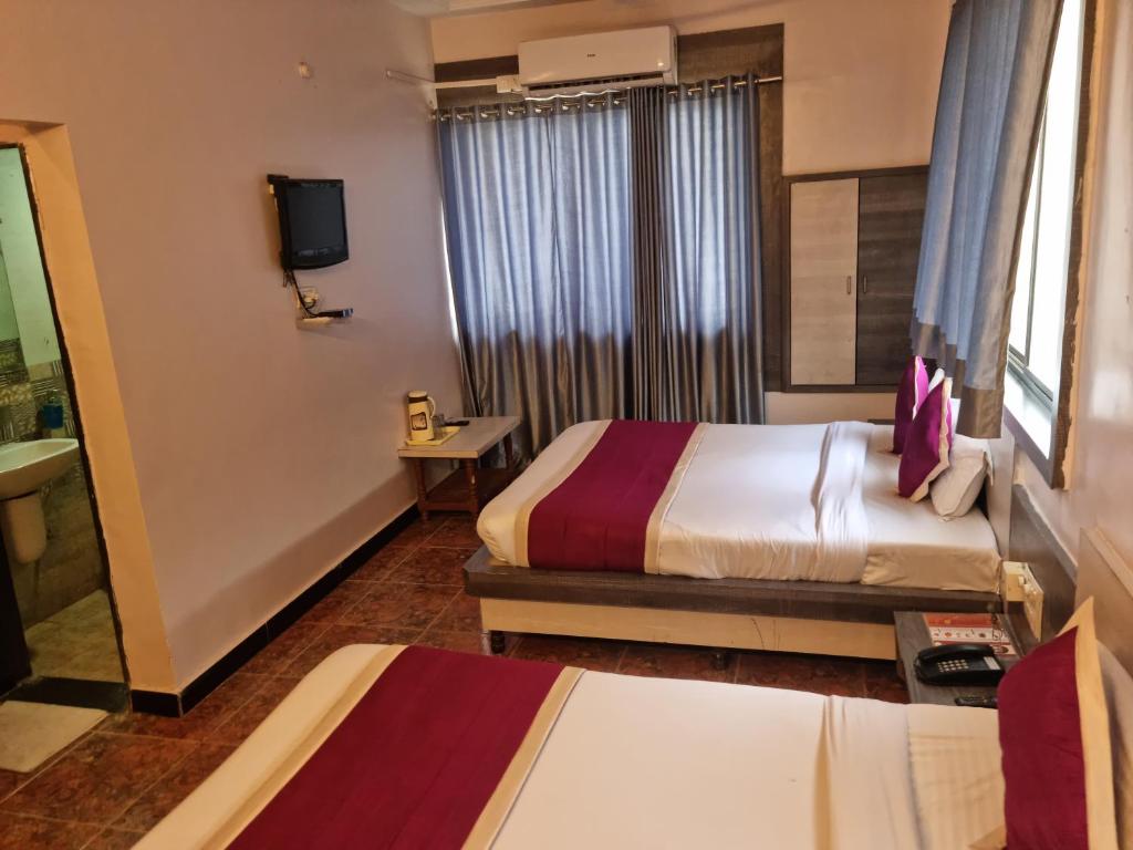 Postel nebo postele na pokoji v ubytování Hotel Kiara Eshosans Palace