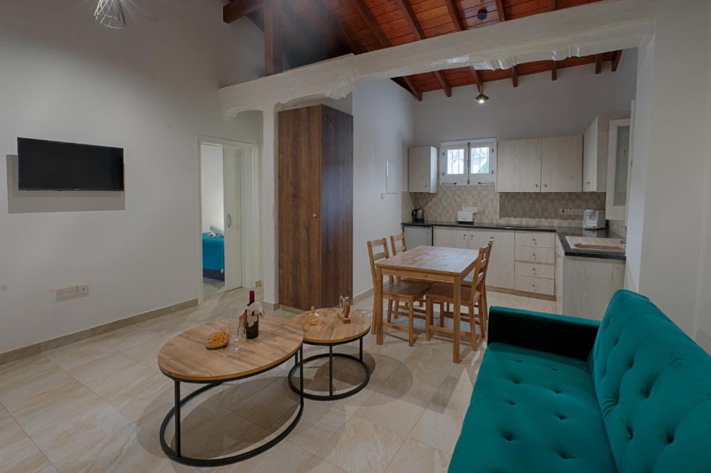 Kuchyň nebo kuchyňský kout v ubytování Penelope's Mansion Omodos