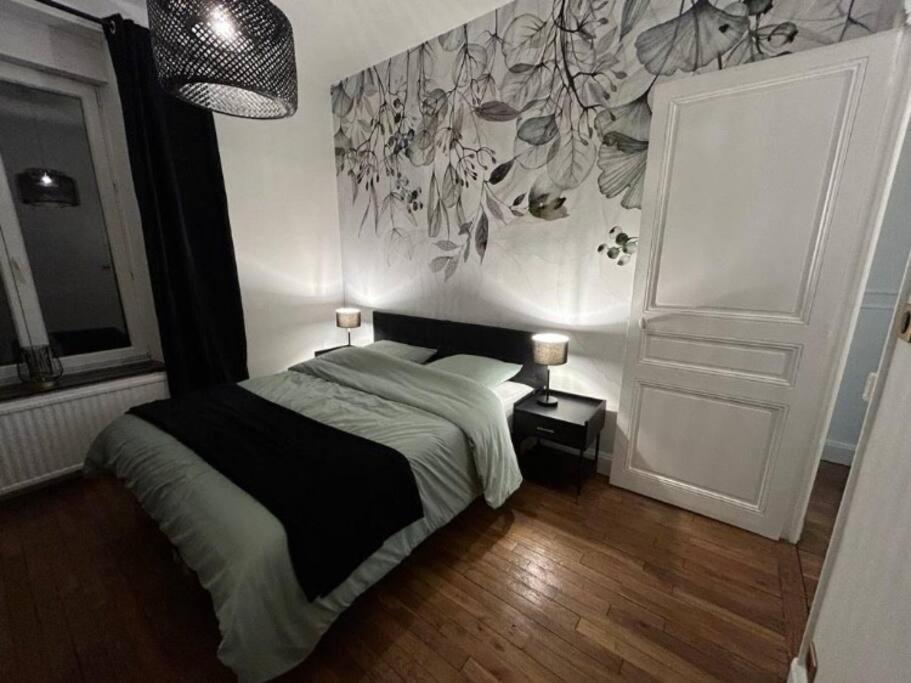 Rúm í herbergi á Le Blandan 171. Appartement F2 quartier Nancy-Thermal