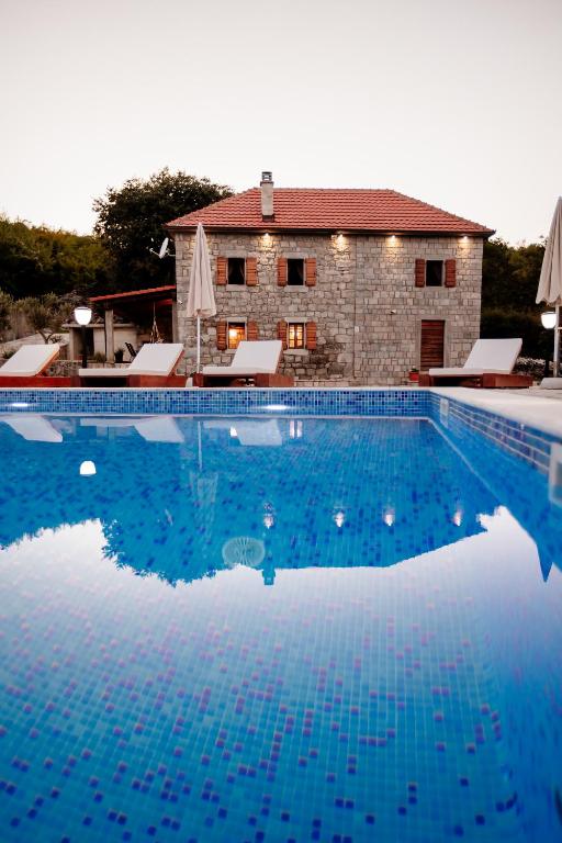Bazén v ubytování Etno Villa Mokanji nebo v jeho okolí
