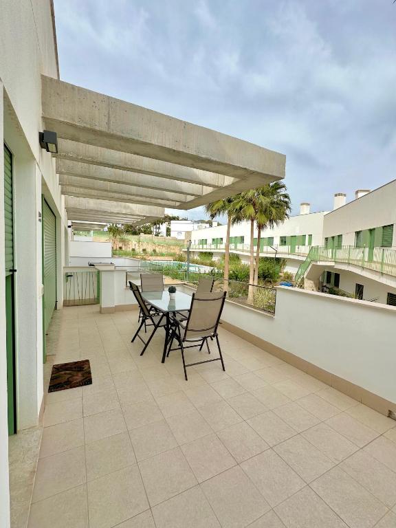 Balkon lub taras w obiekcie OCEAN APARTAMENT !! 1ª Línea del Mar, piscina, parking, wifi