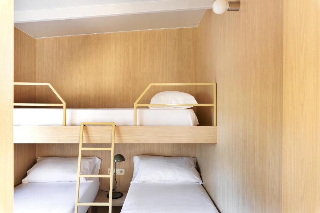 Postel nebo postele na pokoji v ubytování Wecamp San Sebastián