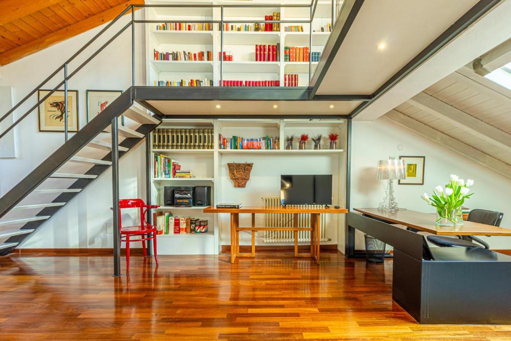 A seating area at Casa Pegaso in Canton de Fiori