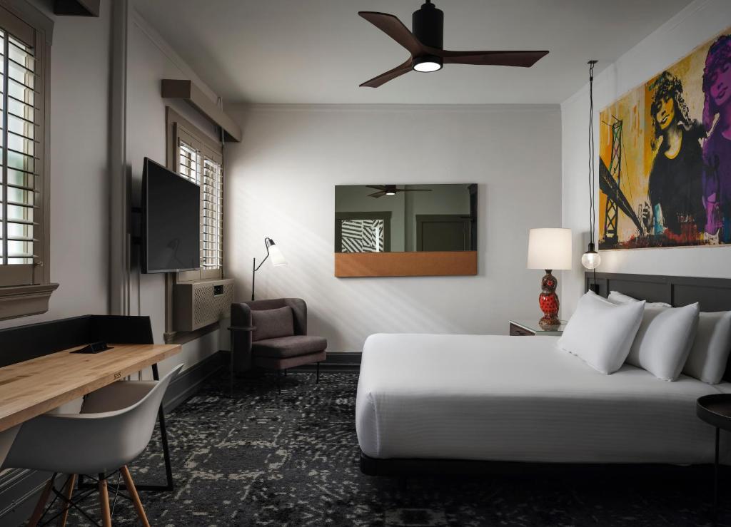 The Barnes San Francisco, Tapestry Collection by Hilton - Queen Room