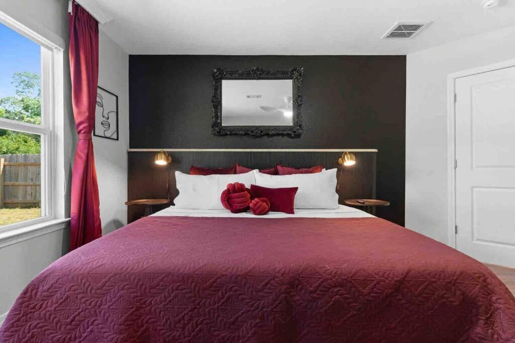 Pensacola Whimsy Hideaway Quirky Apartment Near NAS, USA