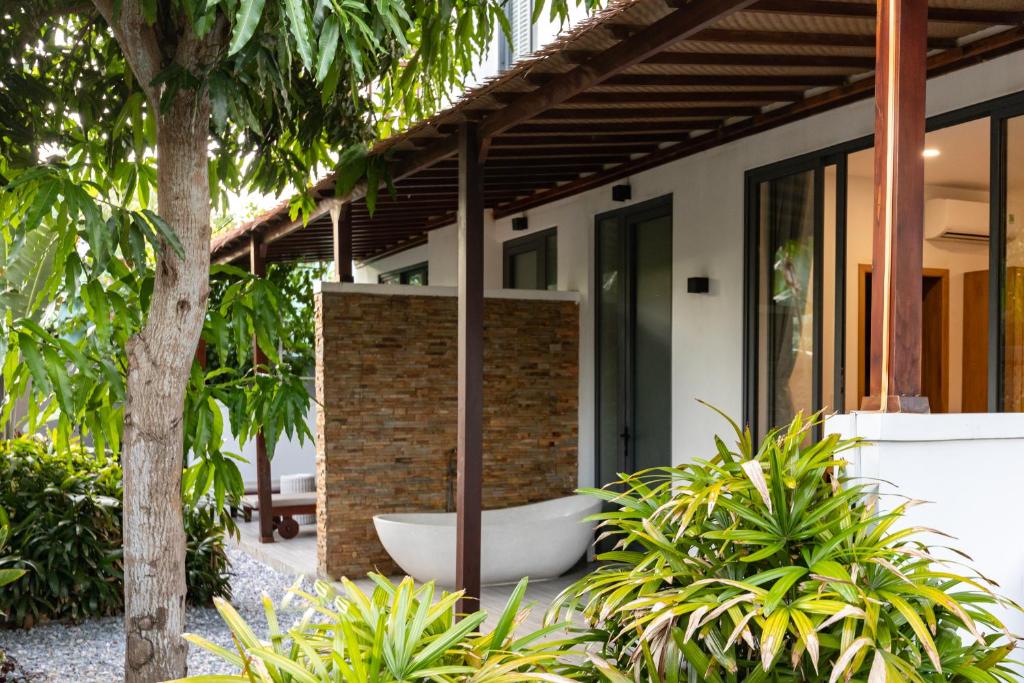 The Watermark Beachside Hotel - 3