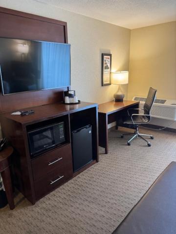 Comfort Inn & Suites Lincoln City - Efficiency King Kamer Met Balkon - Niet-Rokers