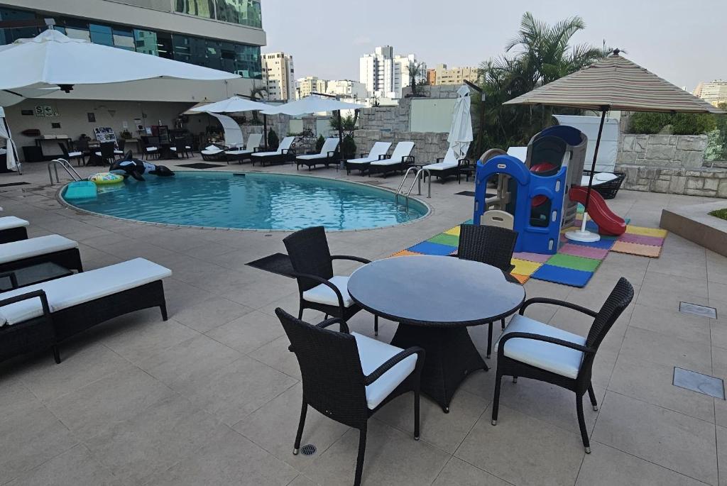 Bazén v ubytování Delfines Hotel & Convention Center nebo v jeho okolí