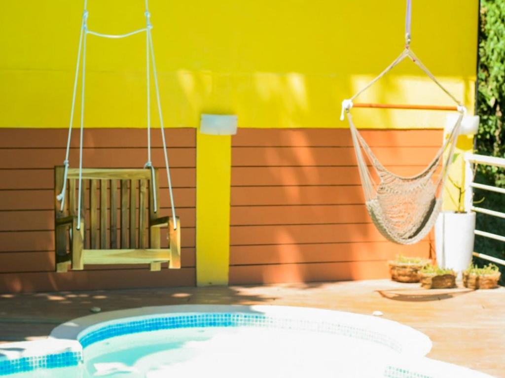 Bazén v ubytování Sunshine Sanctuary Boutique Jungle Lodge nebo v jeho okolí