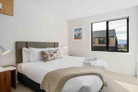 Alps Serenity Retreat - Wanaka房間的床