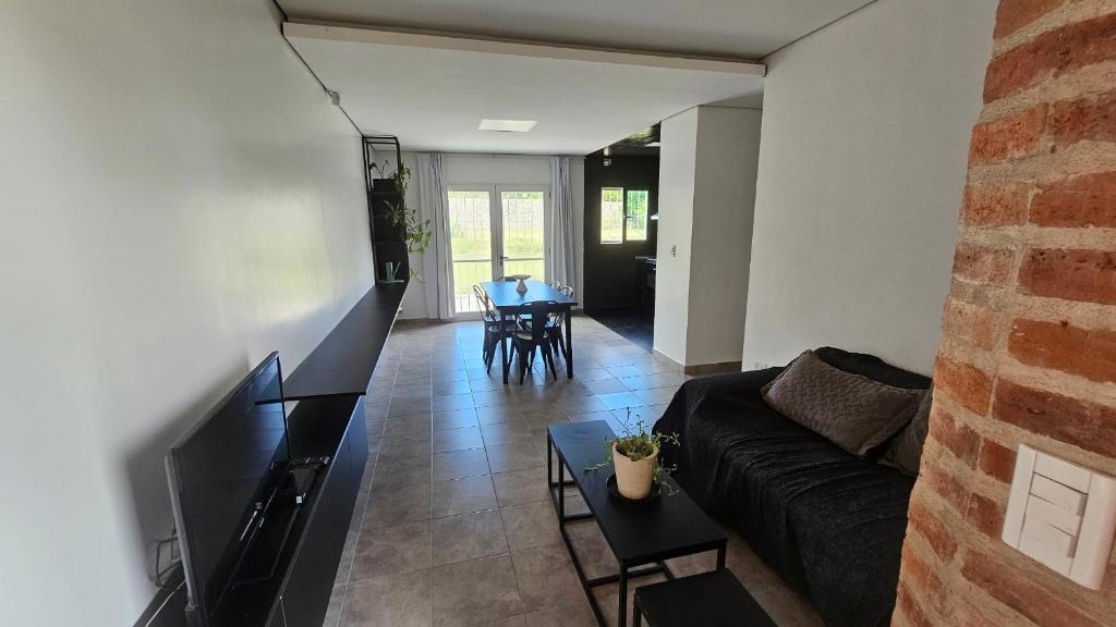 a living room with a couch and a table at Casa J moderna con amplio jardín en barrio de profesionales in San Salvador de Jujuy