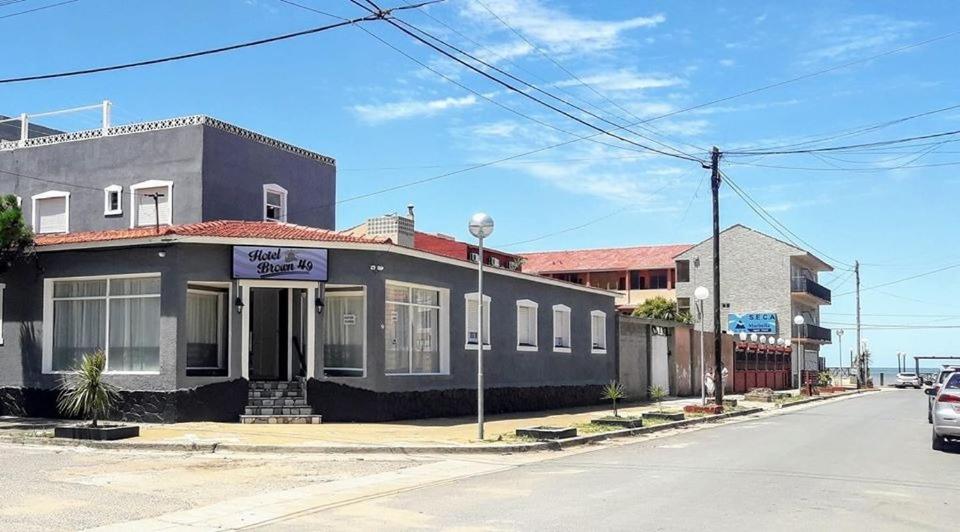 a building on the corner of a street at Almirante Brown 49 in Mar de Ajó