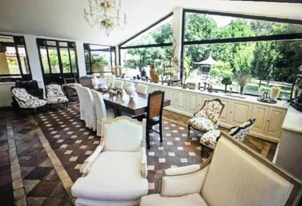 Część wypoczynkowa w obiekcie Rome villa swimming pool