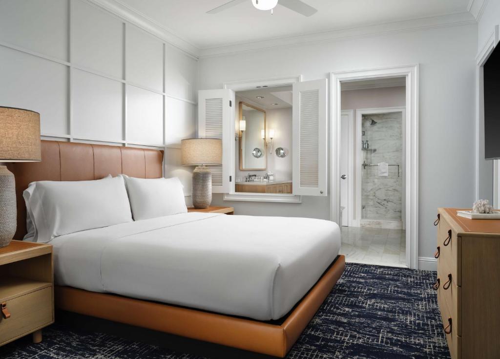 Beach Village at The Del, LXR Hotels & Resorts - King Beach Front Cottage Suite