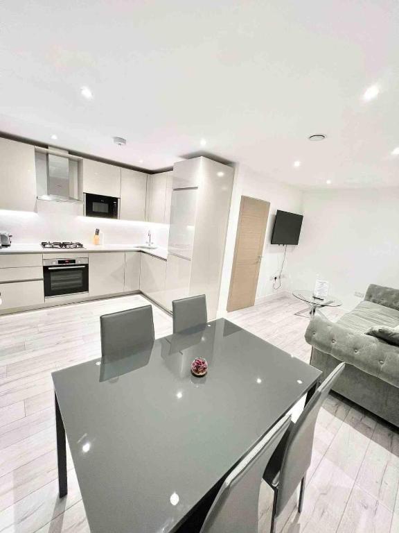 Queens Luxury Apartments Wembley Stadium - London - Two-Bedroom Apartment