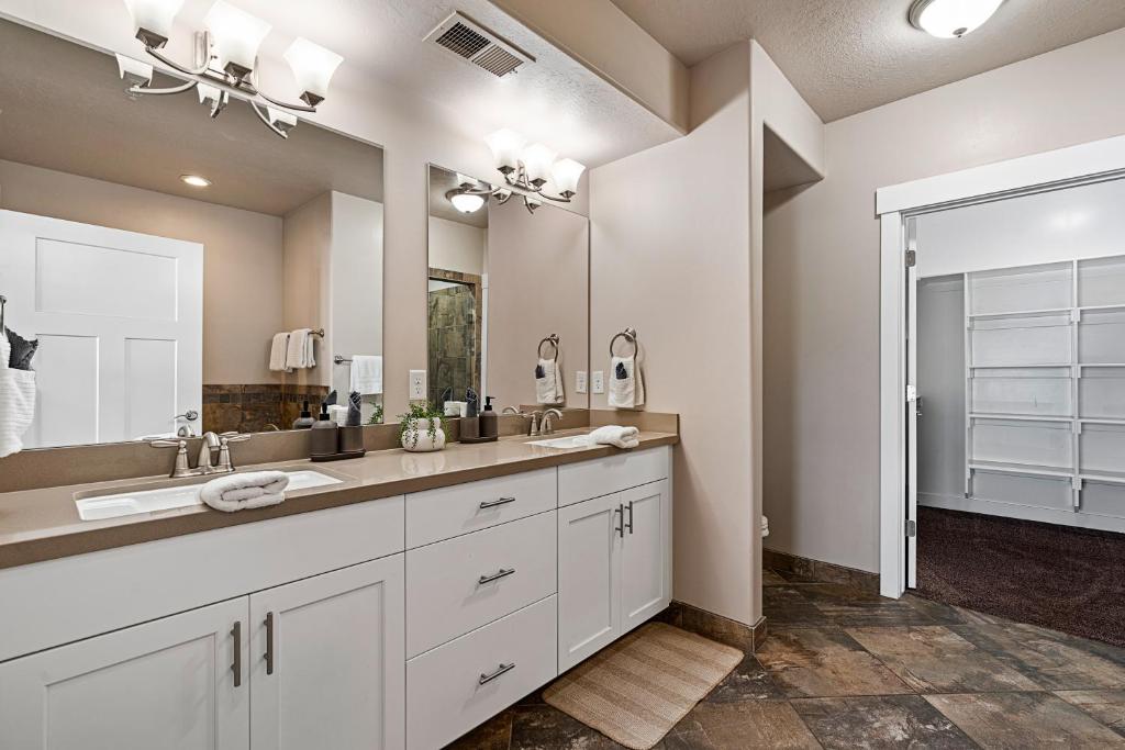 Koupelna v ubytování 2-Bd Apt w/ WiFi, Netflix, Mtn Views in DT Ogden