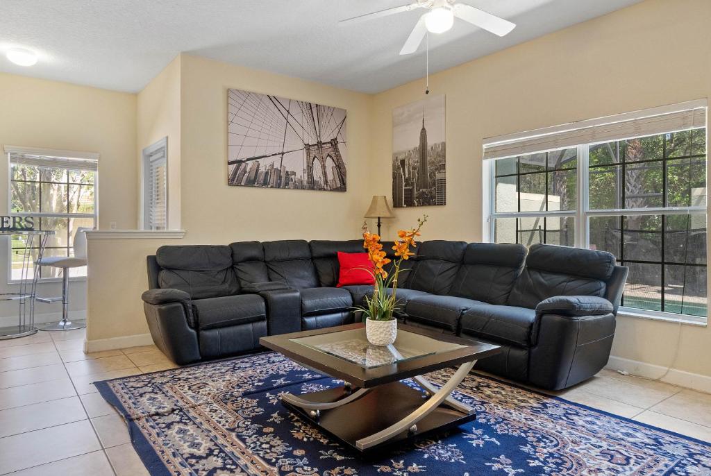 5 Bedrooms - 4 Bathrooms - Paradise Palms 2979 Bp - Housity