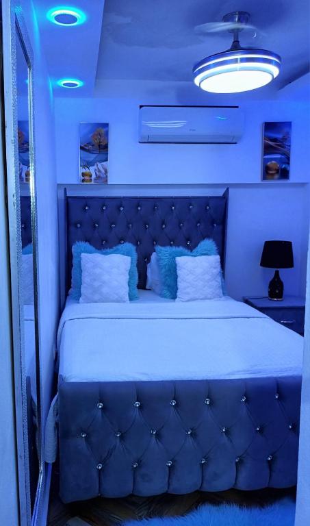 Postel nebo postele na pokoji v ubytování APARTAMENTOS DE 1 2 Y 3 HABITACIONEs