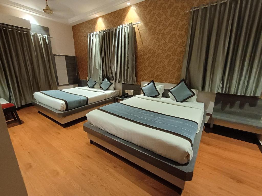 Postel nebo postele na pokoji v ubytování Hotel Kiara Eshosans Palace
