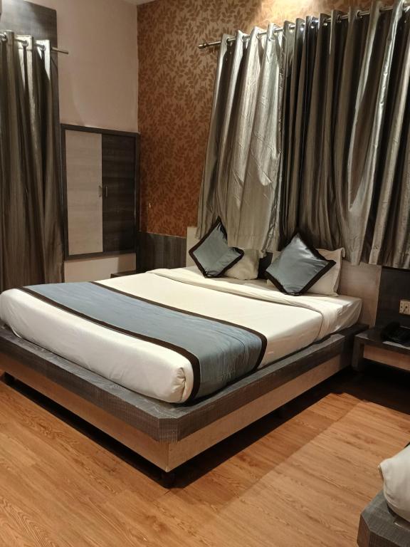 Postel nebo postele na pokoji v ubytování Hotel Kiara Eshosans Palace