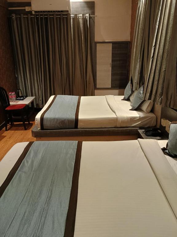 Postel nebo postele na pokoji v ubytování Hotel Kiara Eshosans Palace