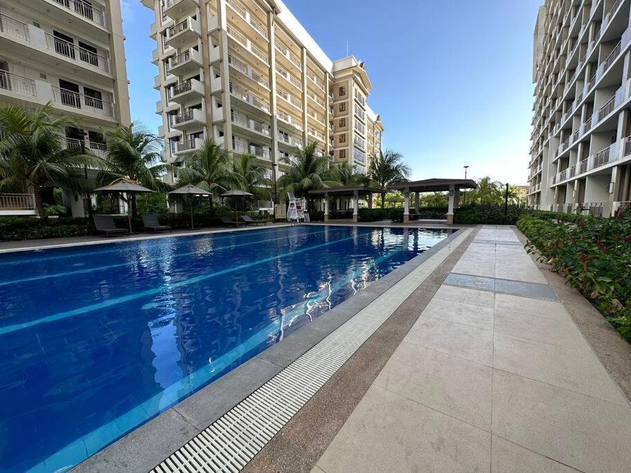 Πισίνα στο ή κοντά στο Modern style 2BR Condo Good for 6 Packs Near NAIA
