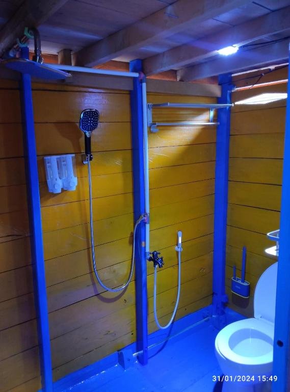 a bathroom with a shower and a toilet at Cakrawala in Kumai