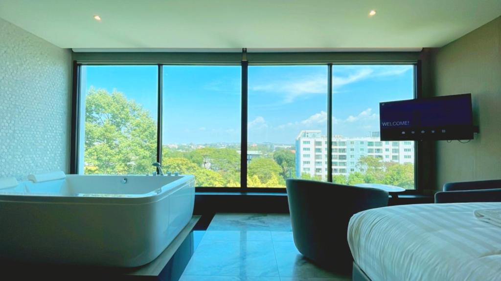 THE TJ HOTEL Pattaya - Resim 6