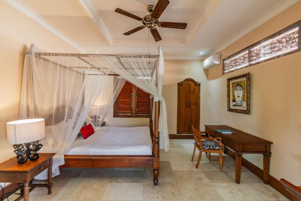 Una cama o camas en una habitación de Honeymoon Guesthouse