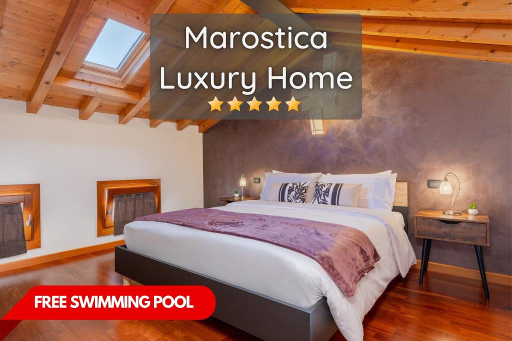 een slaapkamer met een groot bed in een kamer bij [Marostica - Villa with Swimming Pool] Netflix - WiFi in Sarcedo