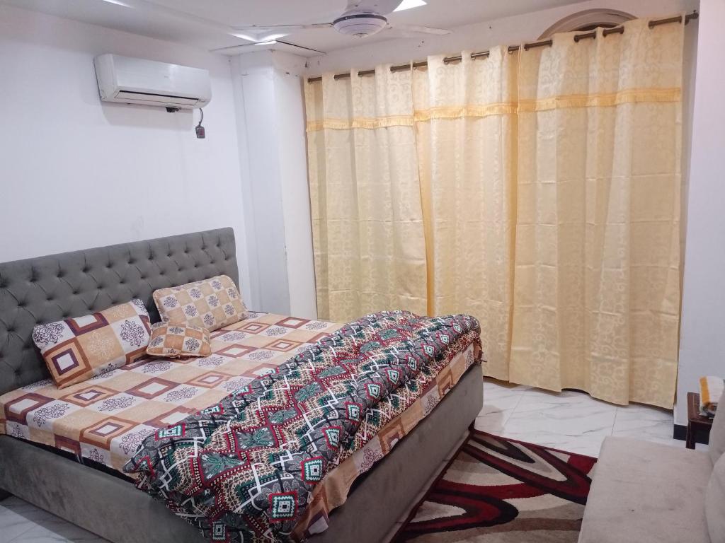 a bedroom with a bed in a room at The Family Den in Rawalpindi