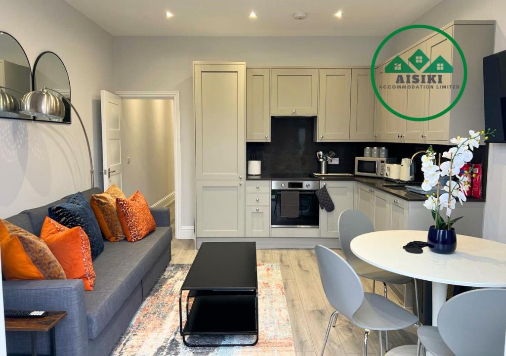 A kitchen or kitchenette at FW Haute Apartments at Enfield, Pet Friendly Ground Floor 3 Bedrooms and 2 Bathrooms Flat with King or Twin beds with Garden and FREE WIFI and FREE PARKING