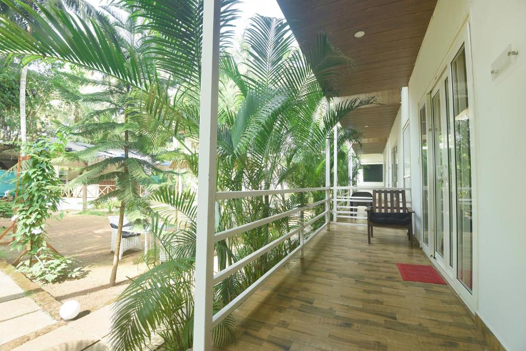 Zahrada ubytování FabHotel La Volga - Nr Morjim Beach