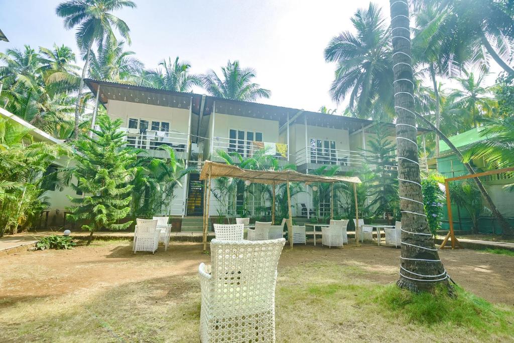 Zahrada ubytování FabHotel La Volga - Nr Morjim Beach