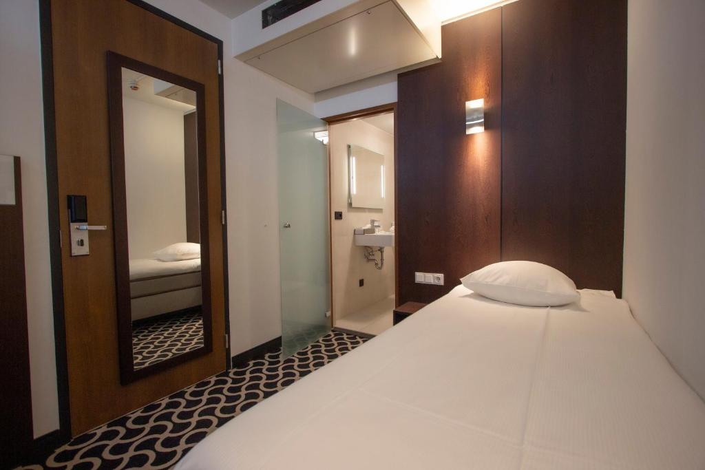 Golden Tulip West Ende - Standard Room - 1 Single Bed