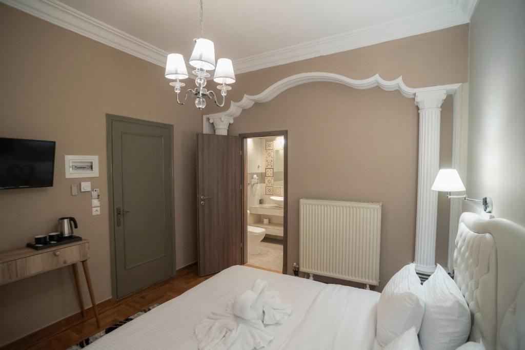 Postel nebo postele na pokoji v ubytování Aegli Suites