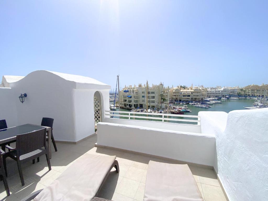 A balcony or terrace at Benalmadena Harbour Penthouse with big terrace and sea view