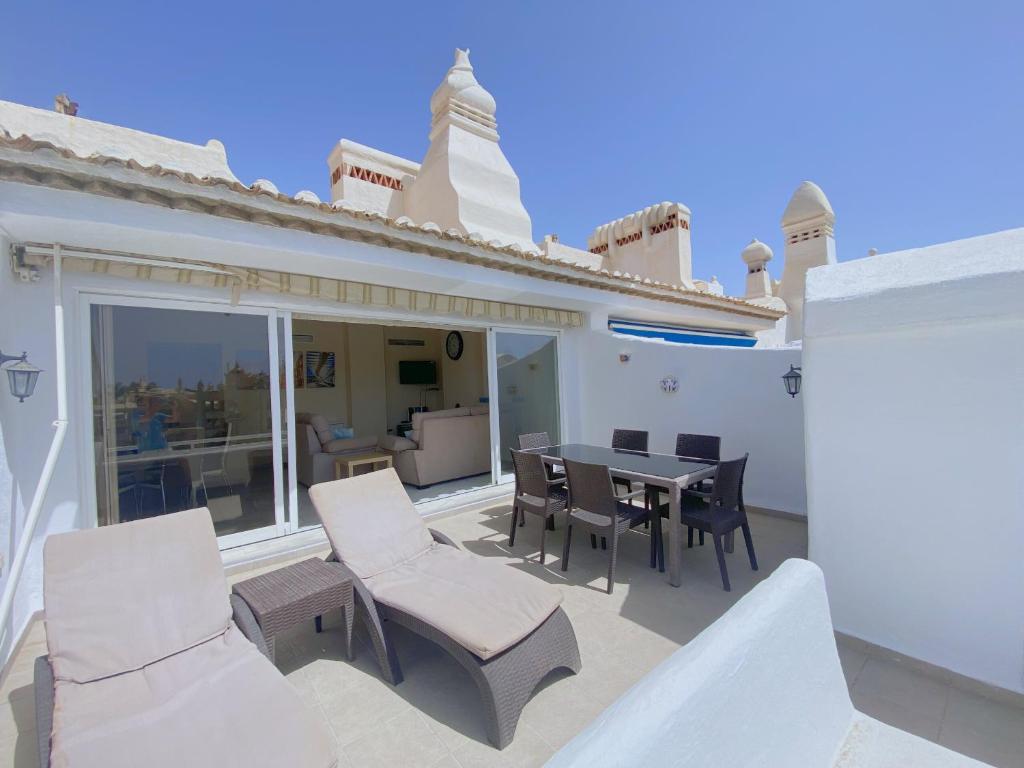 A balcony or terrace at Benalmadena Harbour Penthouse with big terrace and sea view