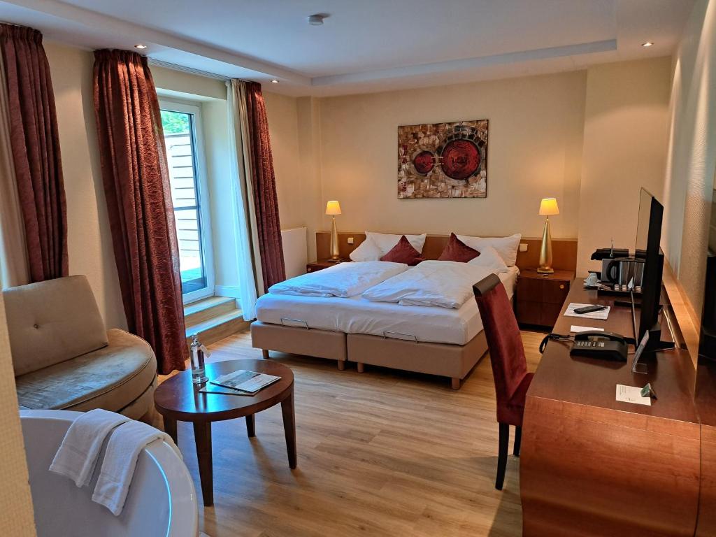 Postel nebo postele na pokoji v ubytování Hotel Heide Kröpke