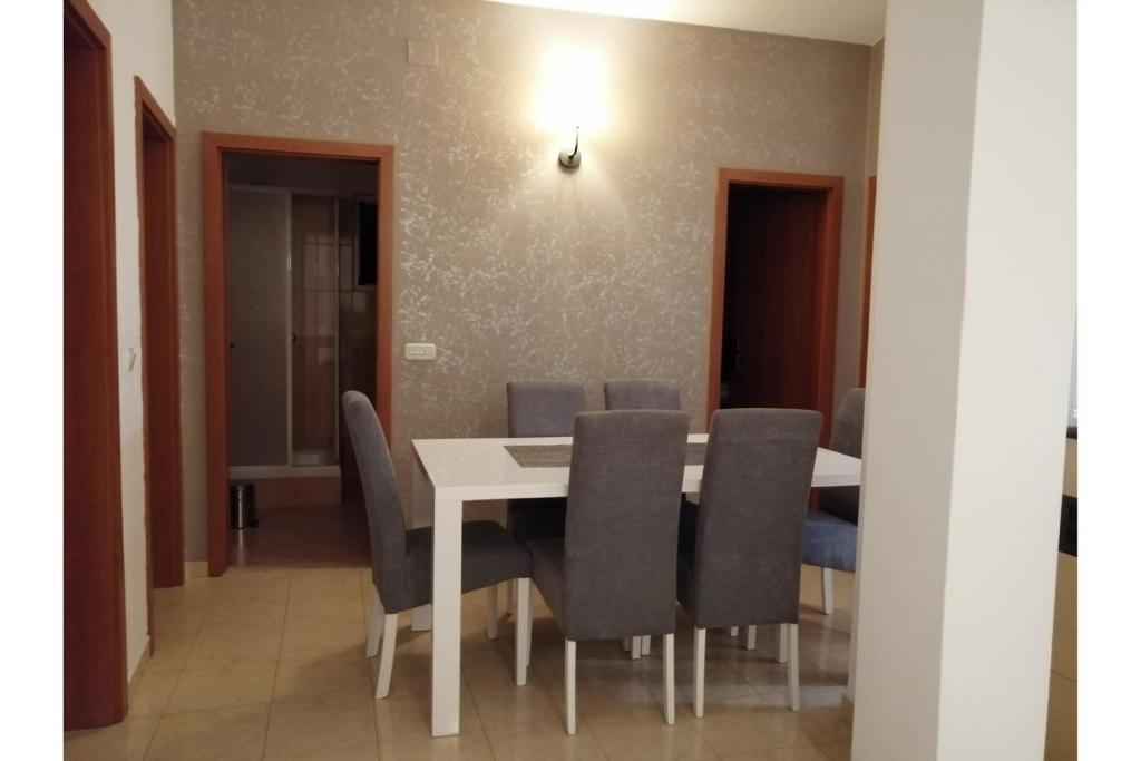 Część wypoczynkowa w obiekcie Apartment Flowers