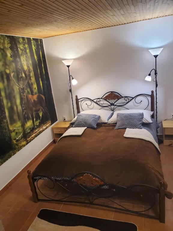 Posteľ alebo postele v izbe v ubytovaní Szilvásváradi Kemencés Apartmanok