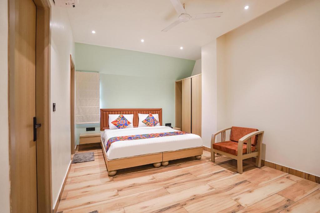Postel nebo postele na pokoji v ubytování FabHotel Prime IP Indrapuram
